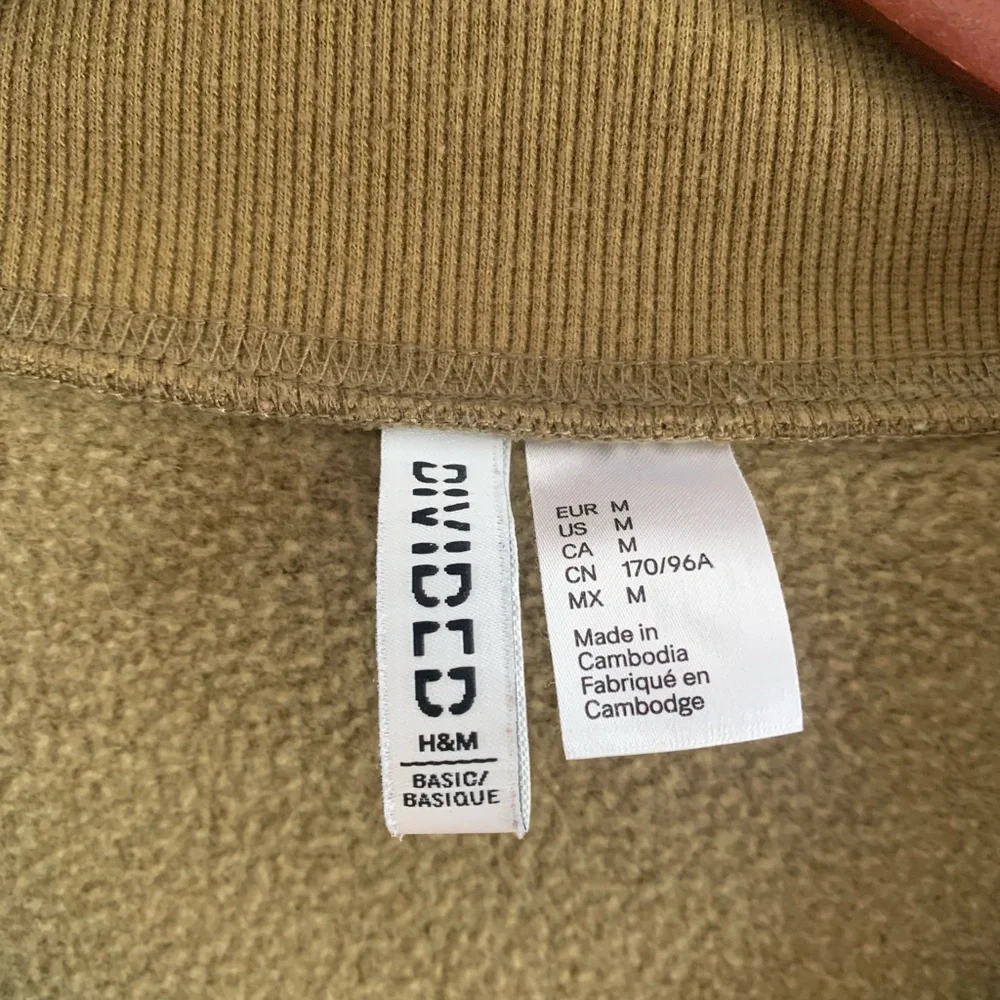 H&M cropped sweatshirt - Picture 3 of 3